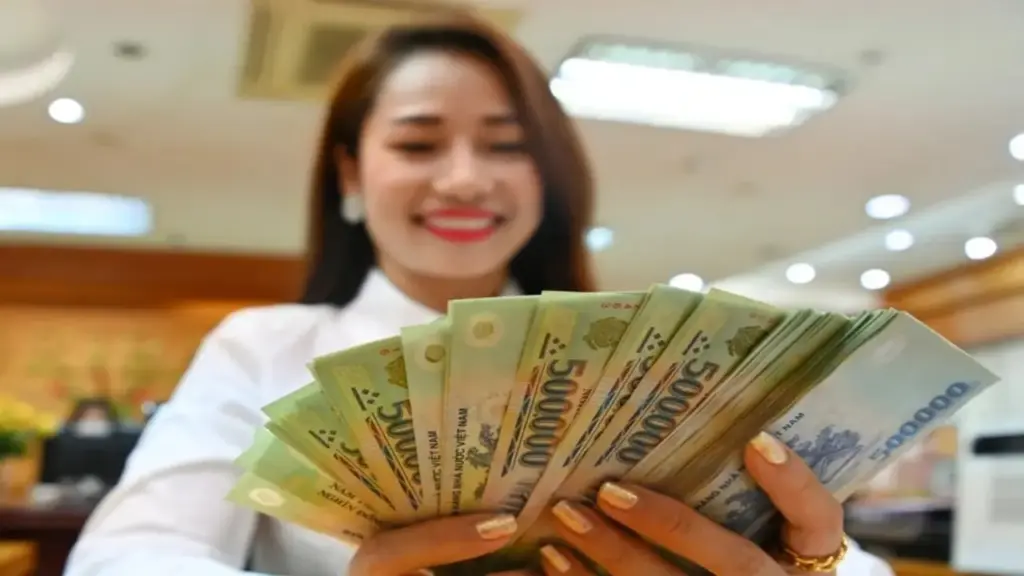 Lãi suất tiết kiệm hạ nhiệt, gửi tiền ở đâu lời nhất?