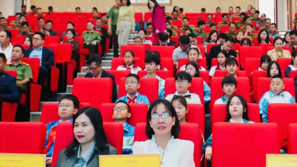Lâm Đồng phát động bảo vệ 400.000 trẻ em trên môi trường số