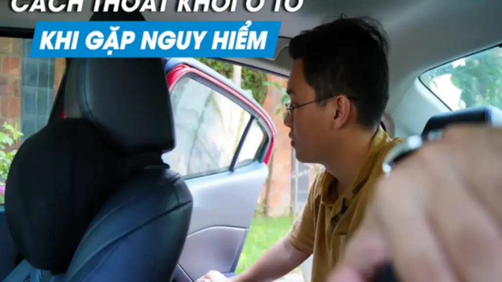 Làm sao để thoát ra khỏi ô tô khi gặp nguy hiểm?