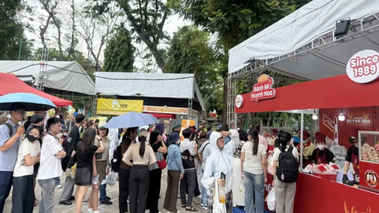 Lễ hội bánh mì mùa 4 thu hút lượng khách kỉ lục