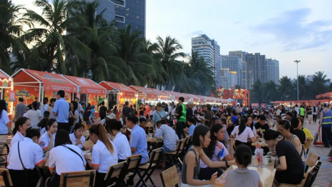 Lễ hội biển Đà Nẵng kéo dài 9 đêm: Cồng chiêng hòa EDM, ngập tràn hải sản
