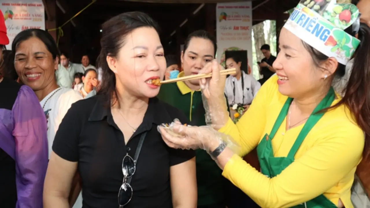 Lễ hội quả điều vàng Đồng Nai: Trăm món ăn từ điều miễn phí
