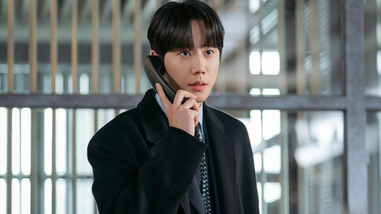 Lee Jun Young: Từ idol bị chê đến diễn viên phim giờ vàng