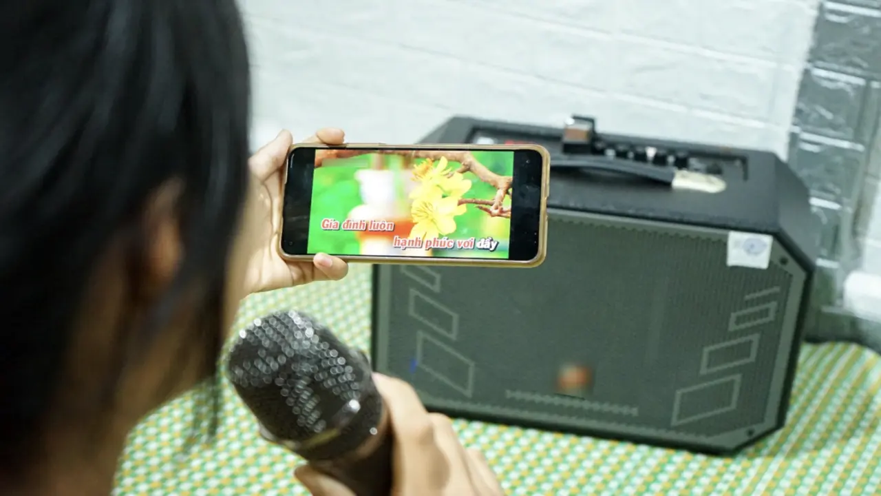 Loa kéo karaoke khiến cả xóm mất ngủ nhưng khó xử phạt