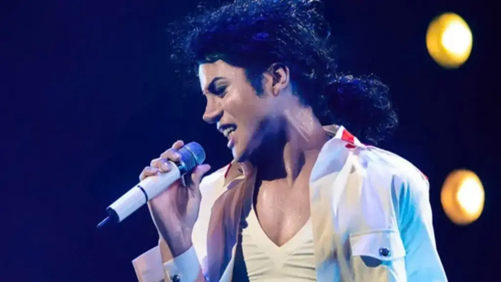 Lội ngược dòng, bộ phim về Michael Jackson trở lại vị trí số 1 phòng vé
