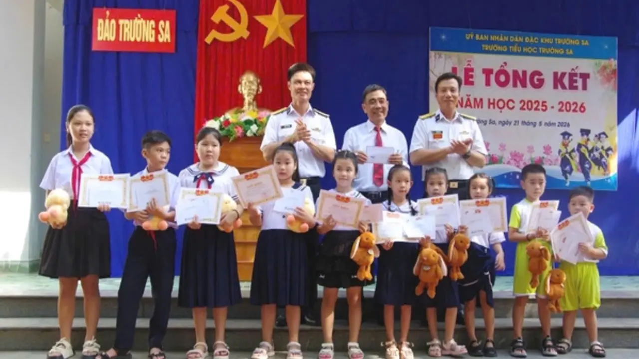 Lớp học giữa biển khơi: 100% học sinh Trường Sa xuất sắc năm học 2025 - 2026