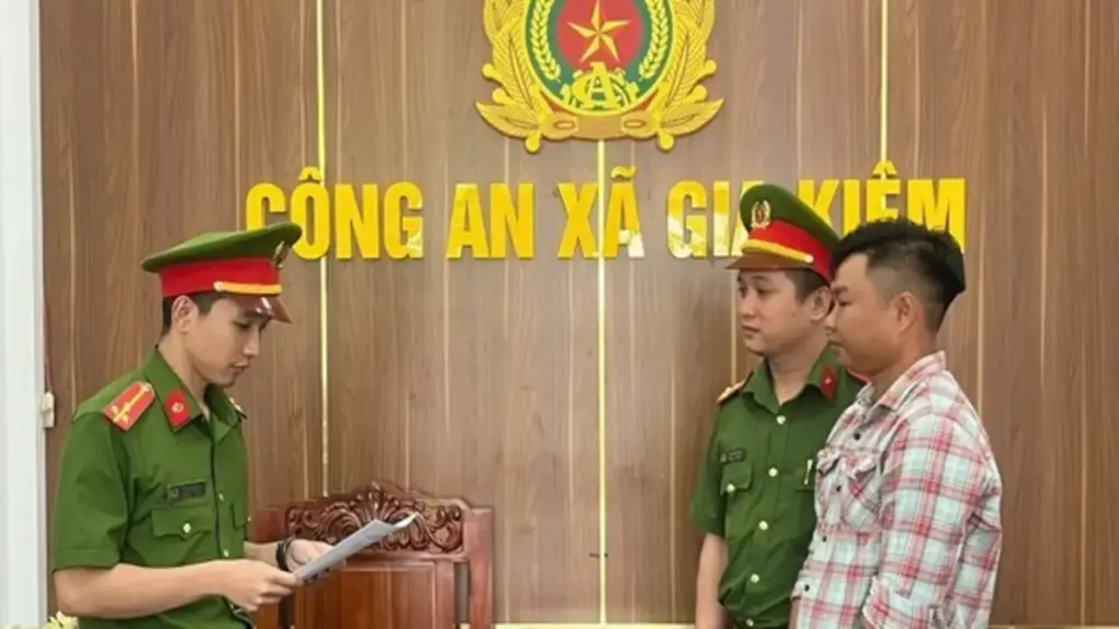 Lừa gần 18 triệu đồng, tìm giúp bạn gà bị mất trộm