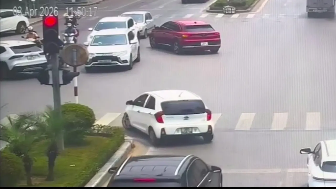 "Luật đã cấm quay đầu trên vạch đi bộ bao lâu nay, sao giờ còn tranh cãi?"