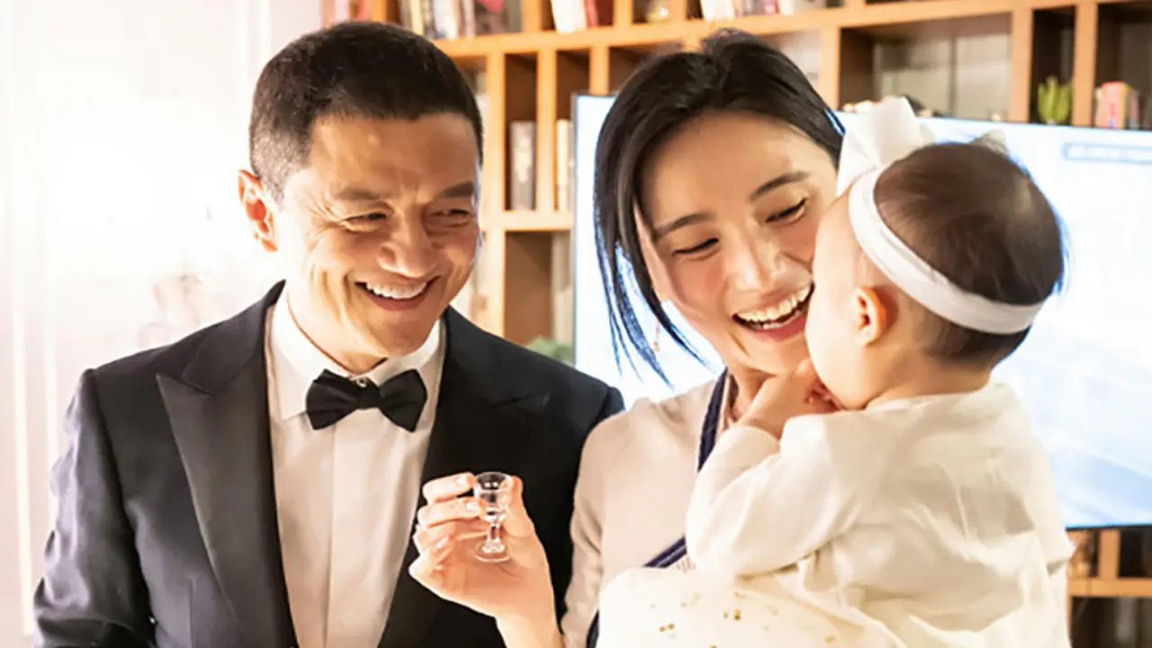 Lý Á Bằng gặp vợ cũ vì con gái