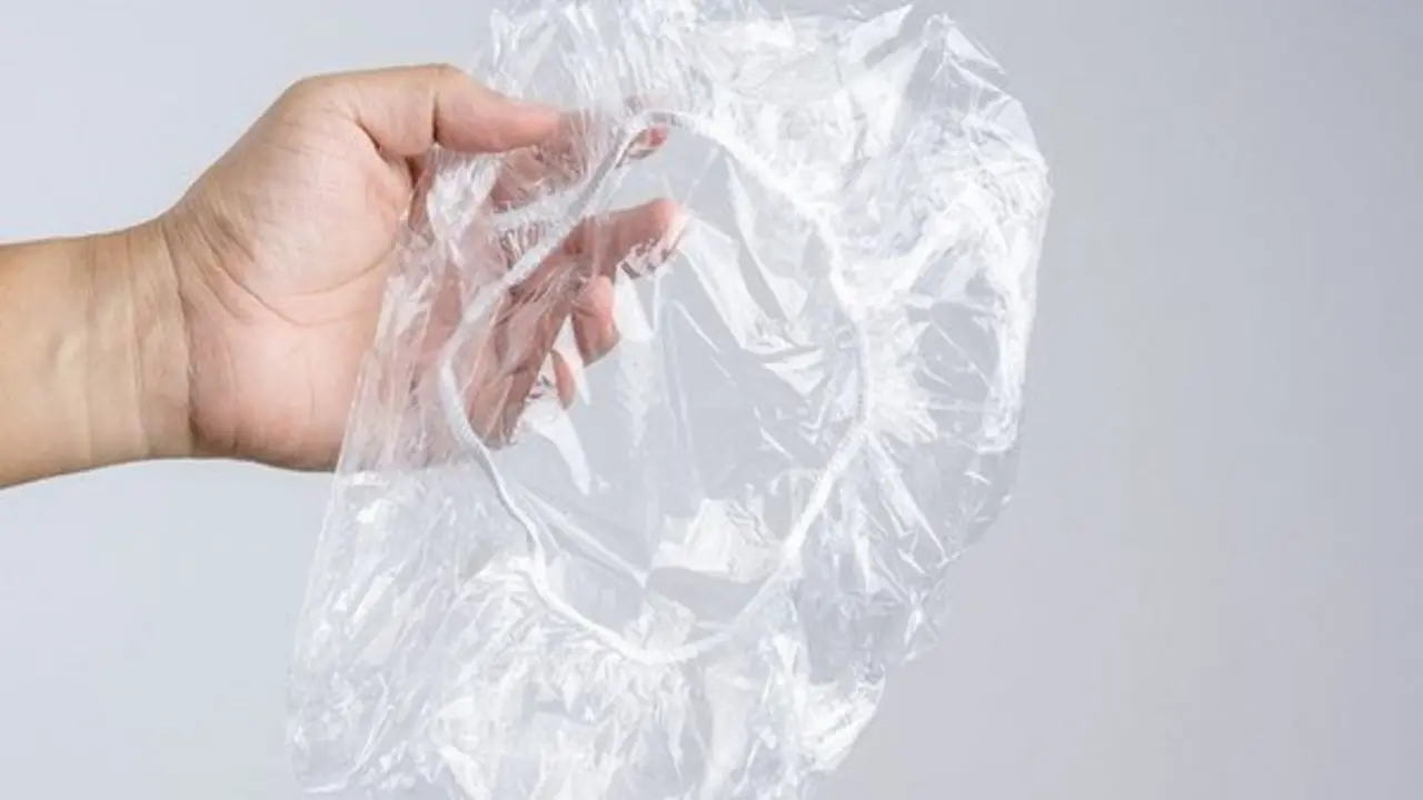Lý do nên mang mũ tắm nylon từ khách sạn về nhà