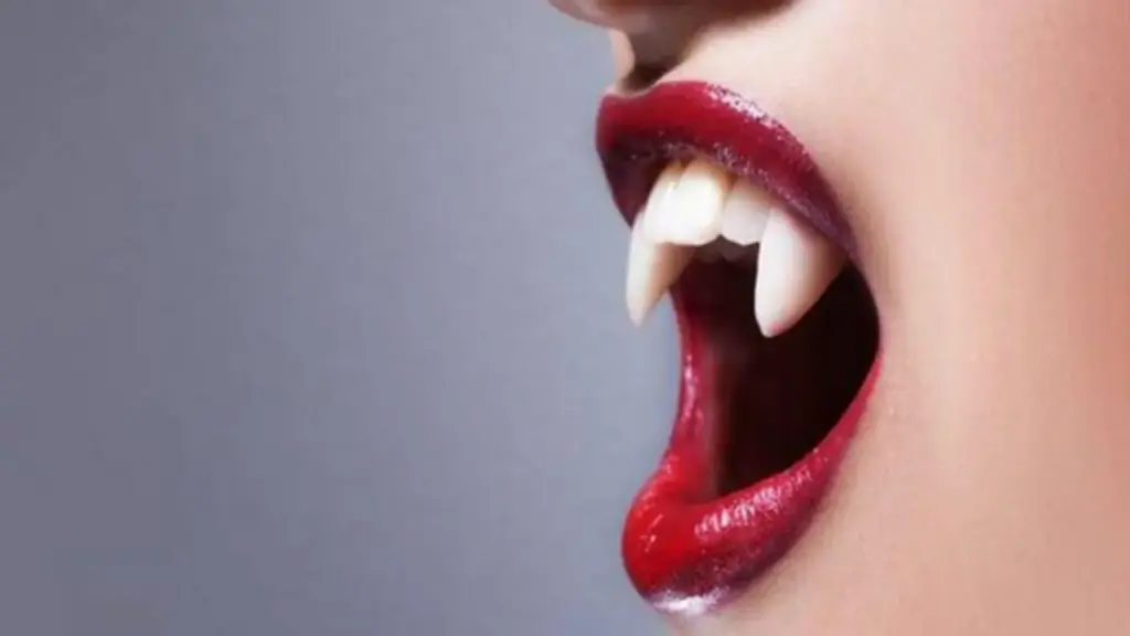 Mài răng nhọn như ma cà rồng, trào lưu gây sốc của giới trẻ khiến dân mạng rùng mình