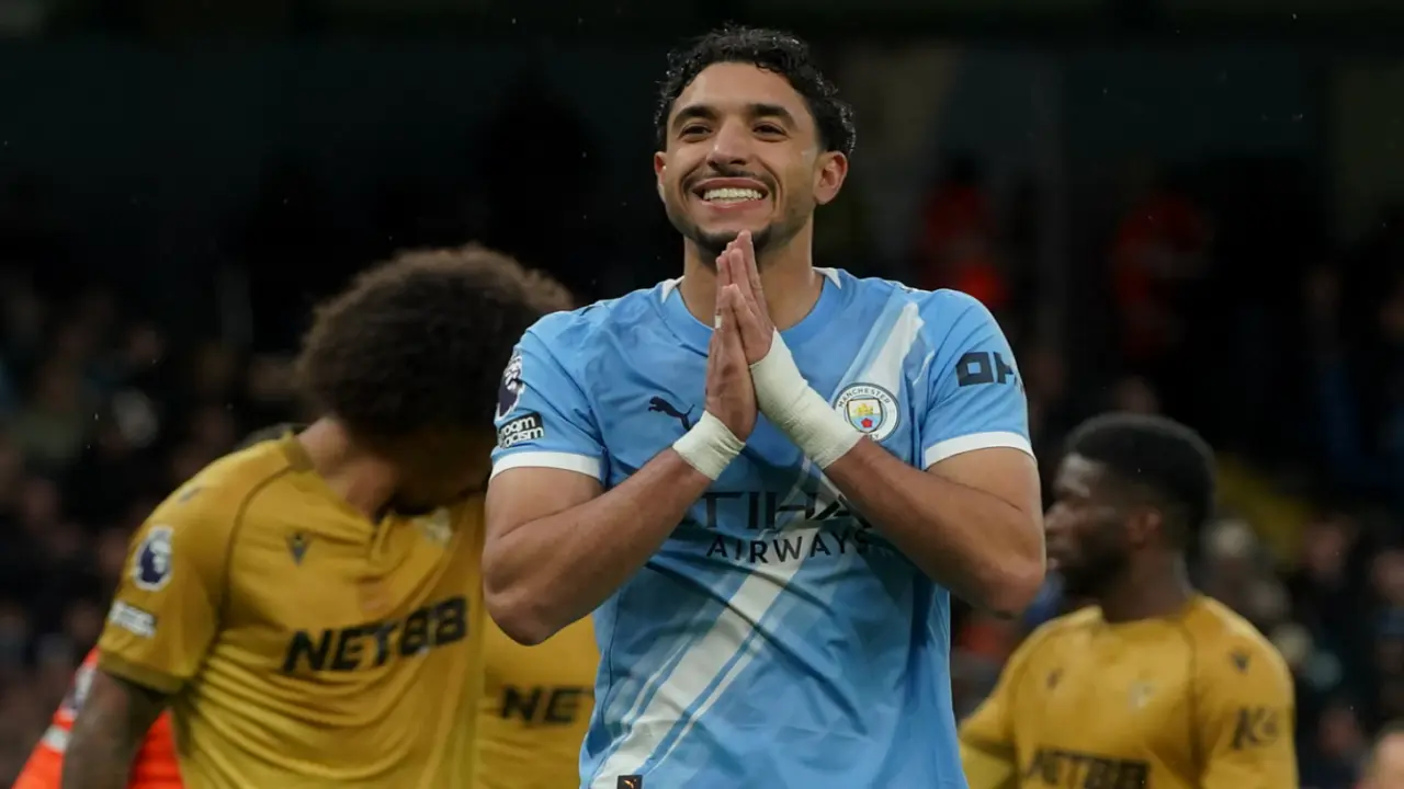Man City níu hy vọng vô địch Ngoại hạng Anh