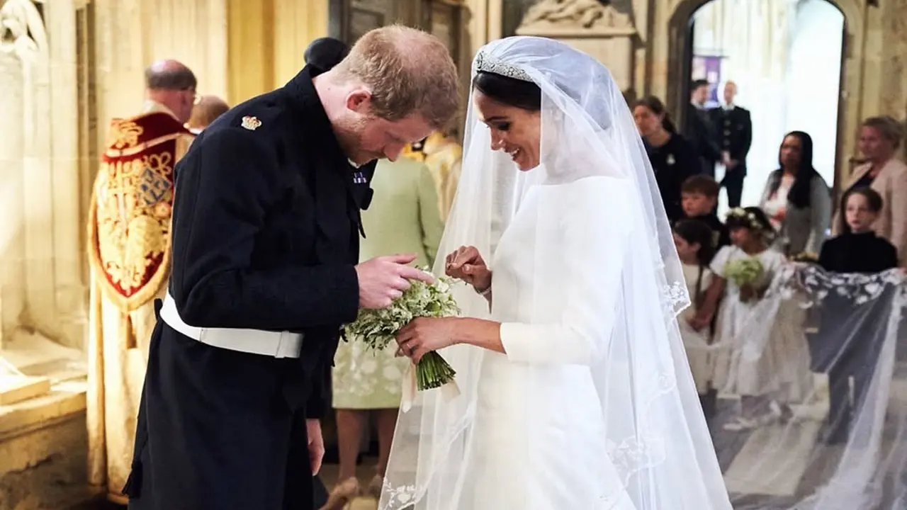 Meghan Markle đăng ảnh cưới chưa từng công bố