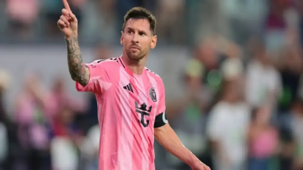 Messi chính thức gia nhập ‘CLB tỉ phú’ cùng Ronaldo