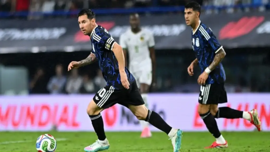 Messi làm gì sau quyết định dự World Cup, đội tuyển Argentina khi nào hội quân?