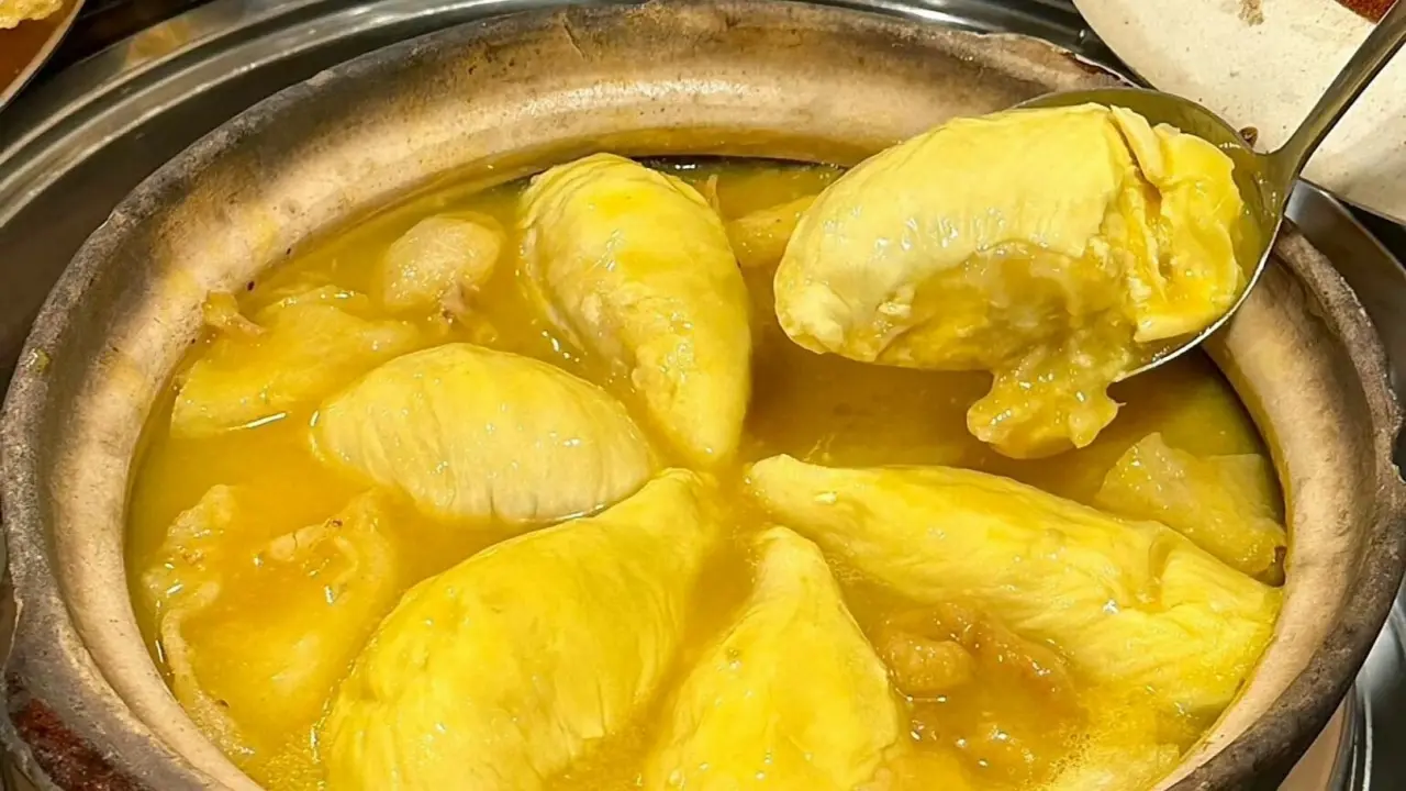 Món lẩu gà sầu riêng ở Trung Quốc