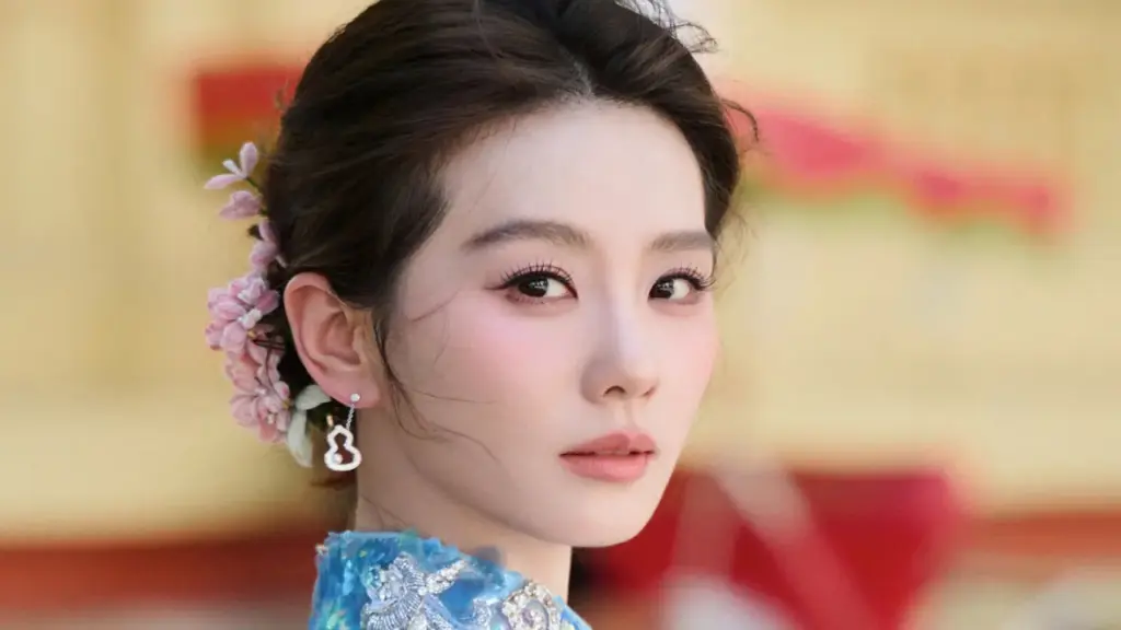 Mốt 'má đỏ vì nắng gắt' hot sau ảnh Lưu Thi Thi ở Hà Nội