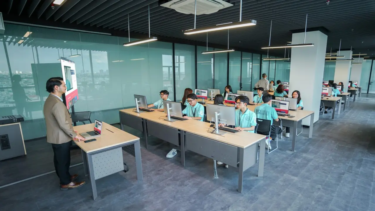 Một trường đại học cấp 300 học bổng tinh hoa, 800 triệu đồng/suất