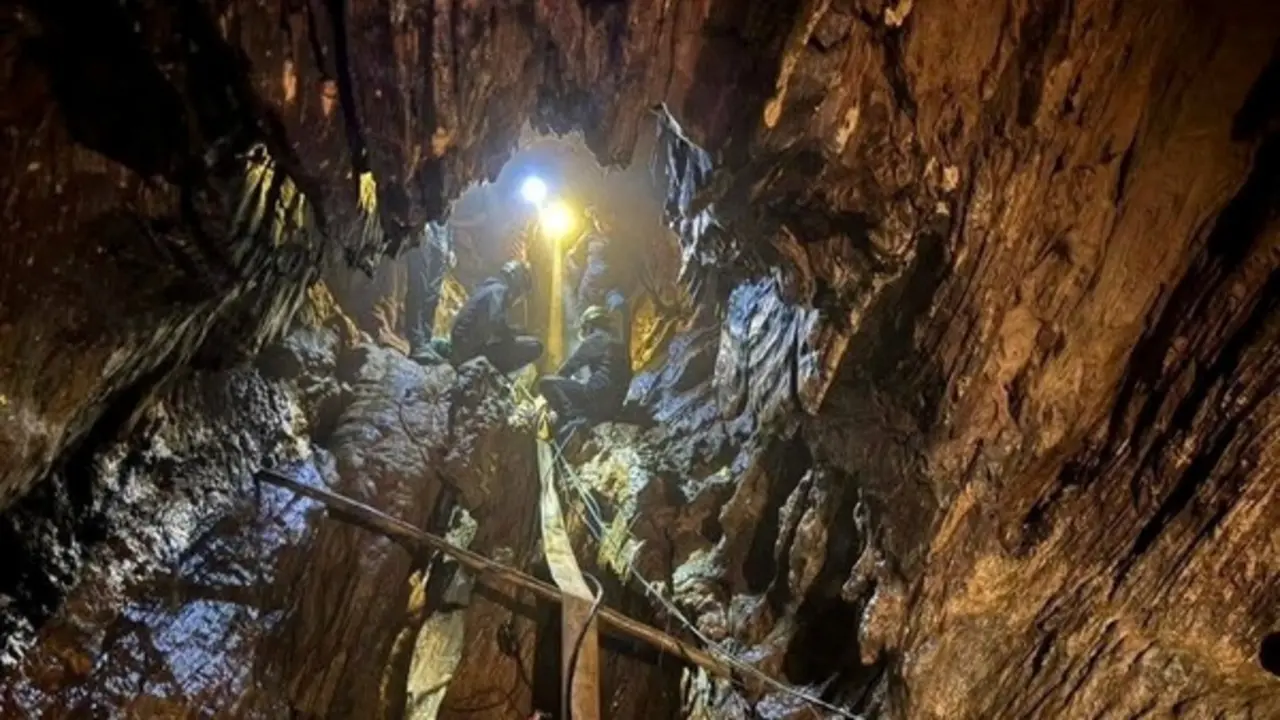 Mưa lớn đe dọa nỗ lực cứu hộ 2 người mất tích trong hang động Lào