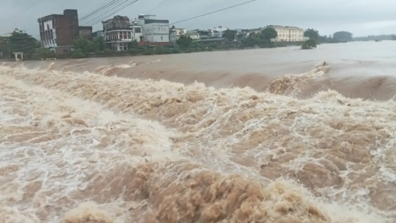 Mưa lớn gây sạt lở, ngập nhiều nơi ở Quảng Ninh