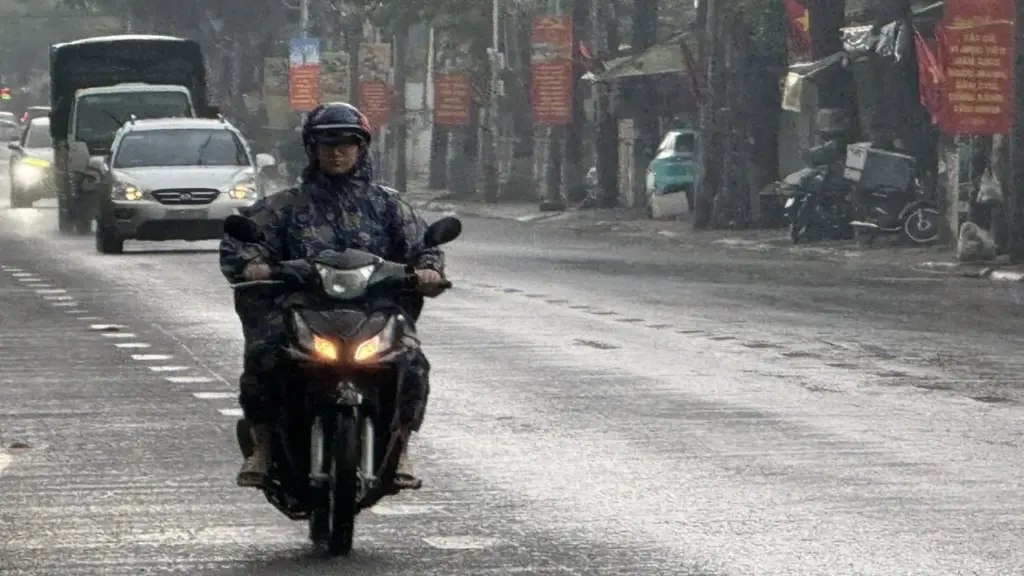 Mưa lớn tại Đồng Nai, cảnh báo dông dốc