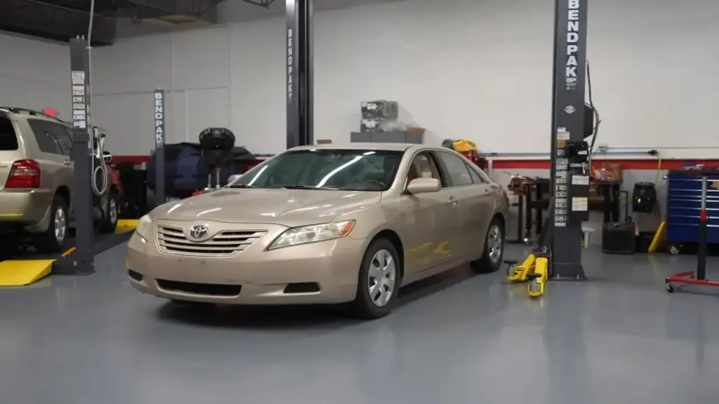 Mua Toyota Camry lỗi dầu ngay từ nhà máy, chạy nửa triệu km bình thường mới mang đi sửa và dùng tiếp