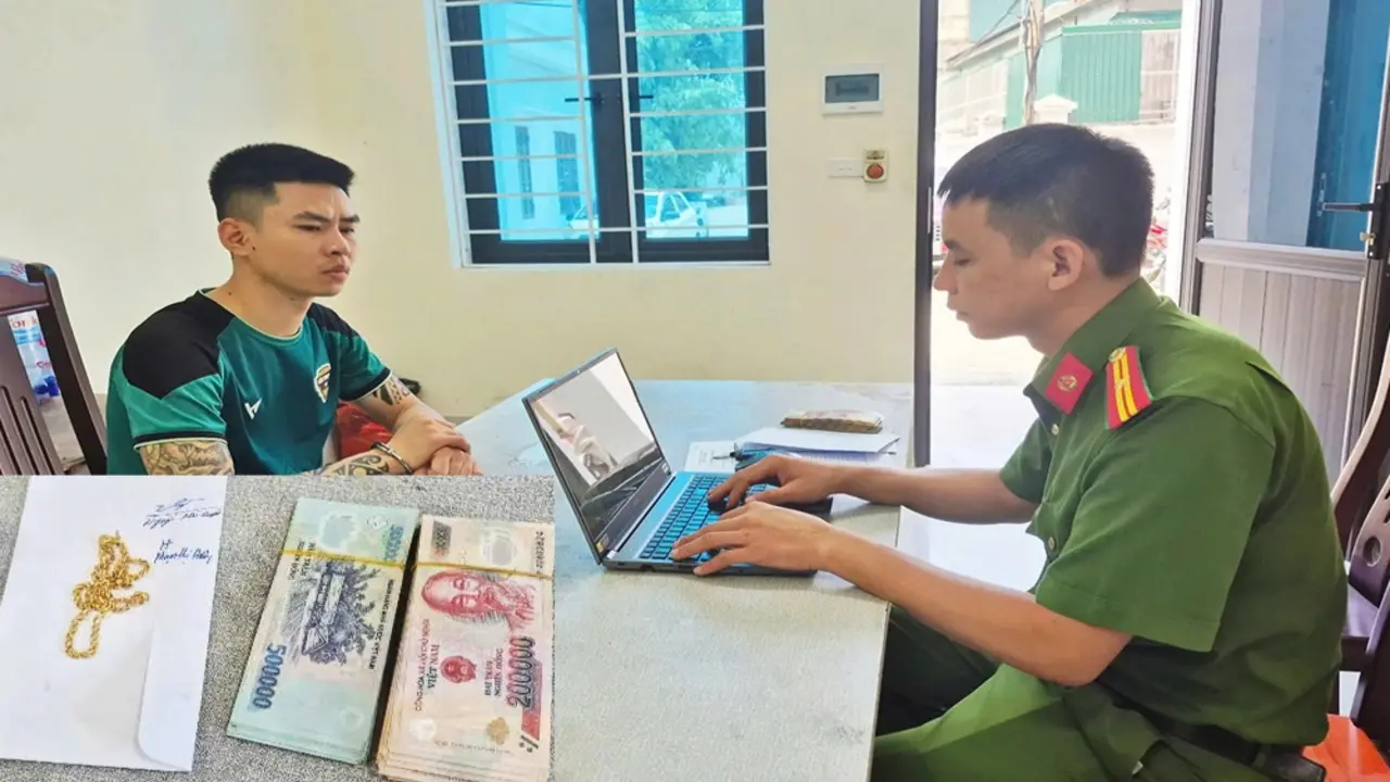 Mua trứng gà, người đàn ông “tiện tay” giật dây chuyền vàng của chủ quán