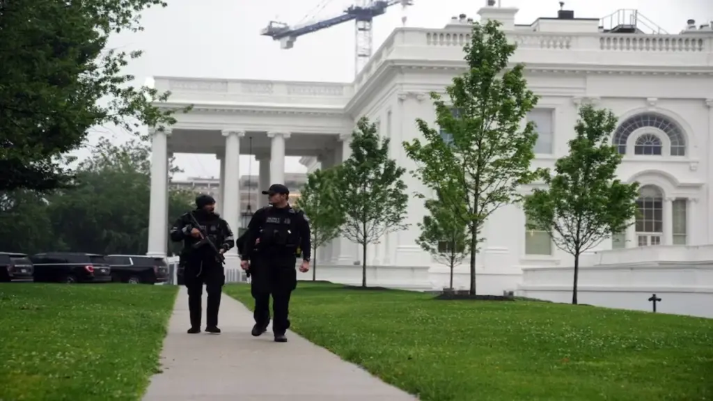 Mỹ coi vụ nổ súng gần Nhà Trắng là hành động mưu sát Tổng thống Trump