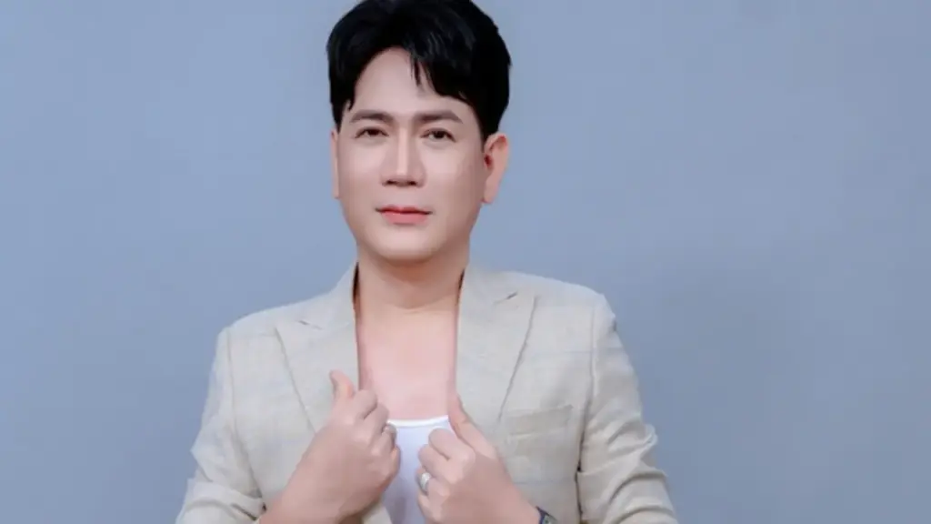 Nam ca sĩ từng muốn bỏ nghề, giờ sống viên mãn bên vợ và 5 con