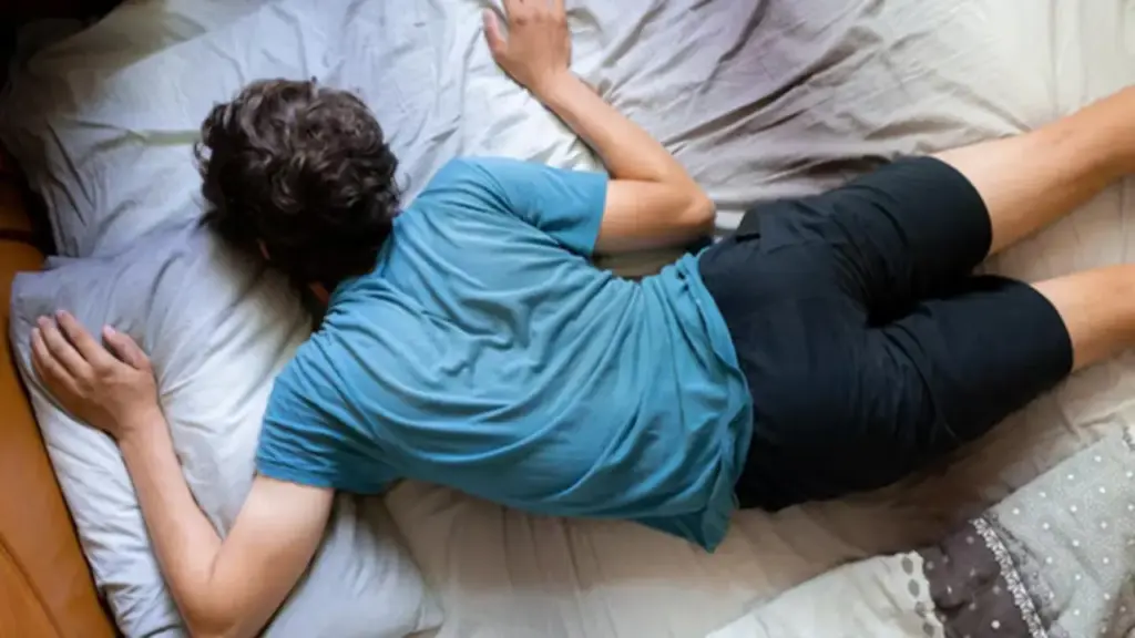 Nam sinh 21 tuổi tử vong đột ngột khi đang ngủ, bác sĩ cảnh báo sự thật "gây sốc"
