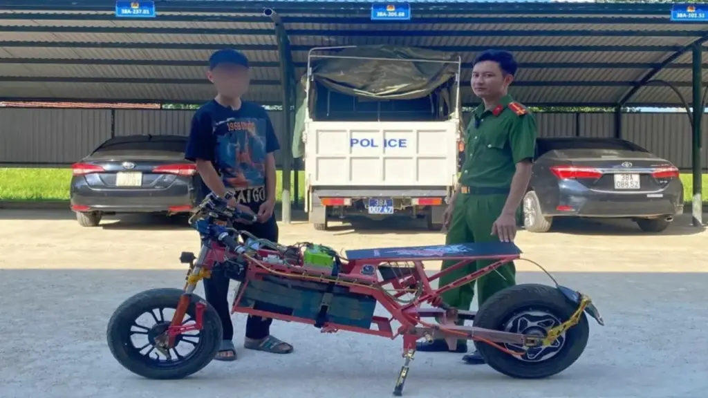 Nam sinh lớp 9 tự chế "siêu xe điện" đạt tốc độ 100km/h