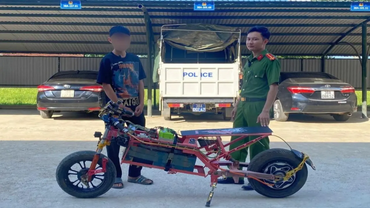 Nam sinh lớp 9 tự chế "siêu xe điện" đạt tốc độ 100km/h