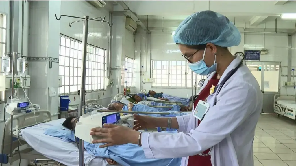 Nam thanh niên sốc phản vệ với thuốc tê phun xăm