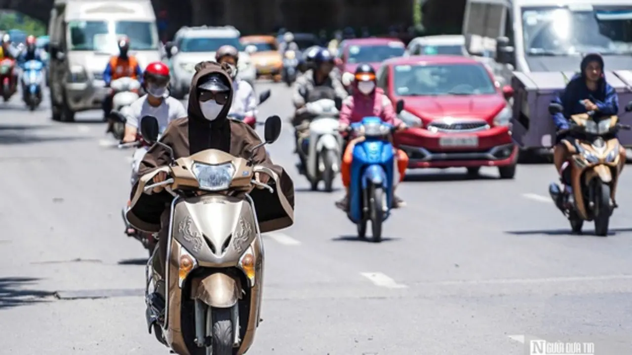 Nắng nóng gay gắt, bác sĩ cảnh báo nguy cơ đột quỵ, sốc nhiệt và sai lầm khi chống nóng