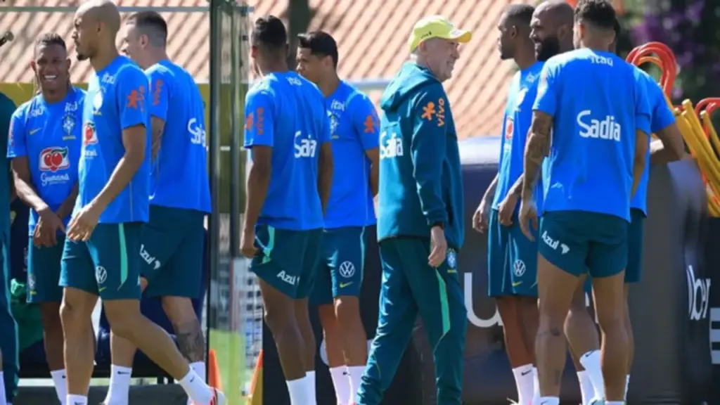 Neymar bất ngờ xuất hiện trên sân tập với ‘bộ dạng lạ’, HLV Ancelotti ra chỉ thị nóng