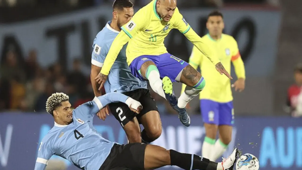 Neymar bỏ tập ngày đầu tiên đội tuyển Brazil hội quân, chấn thương gây lo ngại