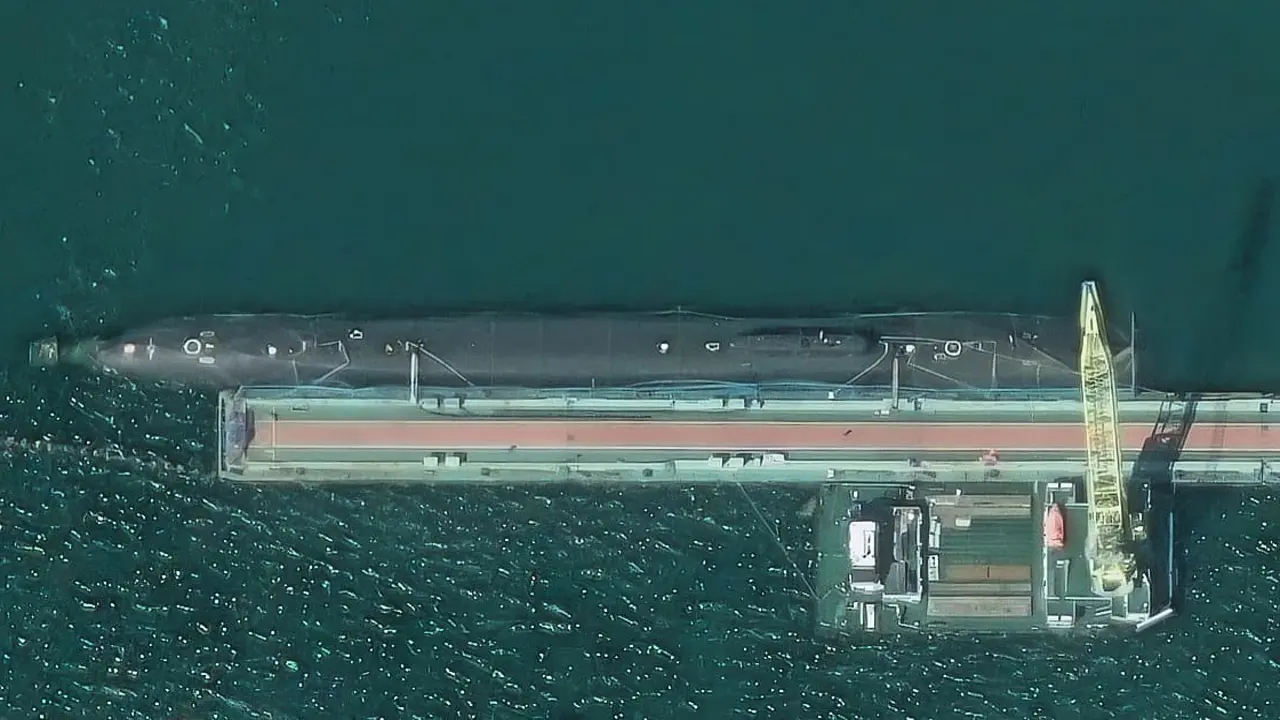 Nga căng lưới chống drone bảo vệ tàu ngầm chiến lược