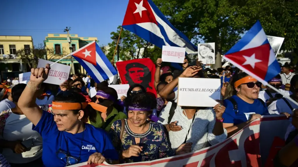 Nga và Trung Quốc đồng lòng ủng hộ Cuba sau động thái gây sức ép của Mỹ
