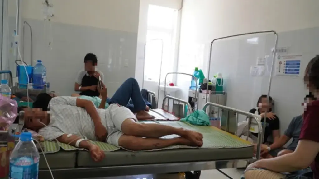 Nghi ngộ độc sau khi ăn bánh mì ở Quy Nhơn: Chủ tiệm cũng nhập viện
