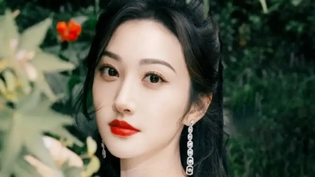 "Ngọc nữ showbiz" lao đao vì lộ hợp đồng mang thai hộ, bị đại gia đòi bồi thường 907 tỷ đồng
