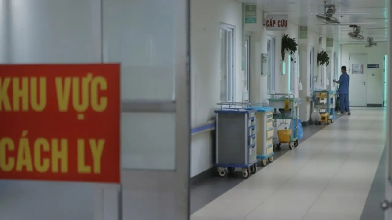 Người đi về từ khu vực có dịch Ebola tự theo dõi sức khỏe 21 ngày