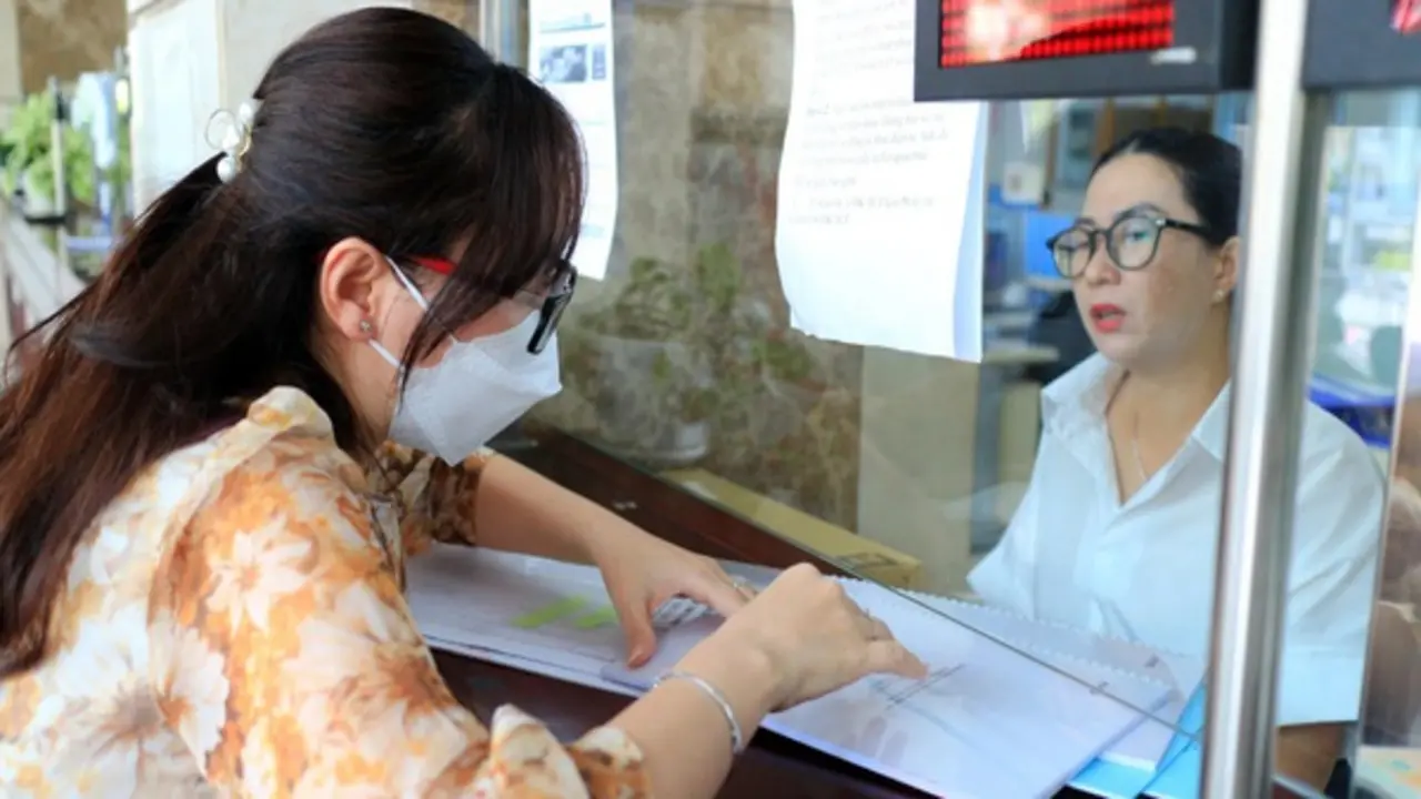 Người làm công ăn lương bị 'vạ lây'