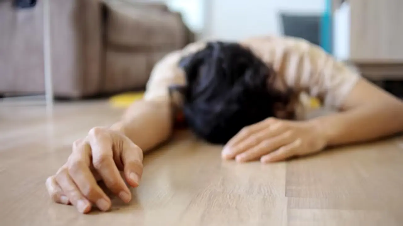 Người phụ nữ 63 tuổi tử vong sau bữa trưa, bác sĩ cảnh báo thói quen "chí mạng" nhiều người vẫn vô tư làm mỗi ngày