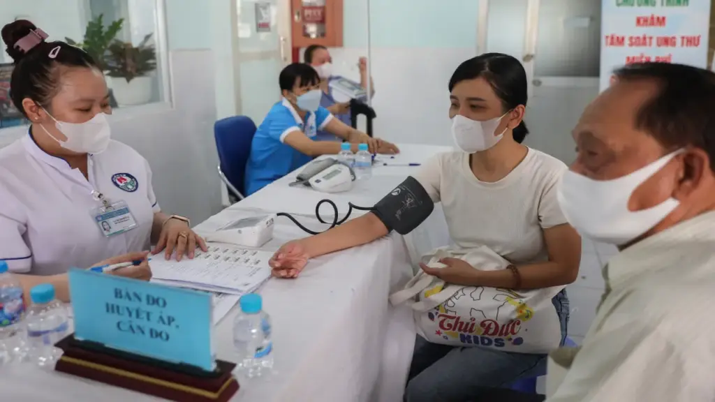 Người tạm trú tại TP HCM được khám sức khỏe định kỳ miễn phí