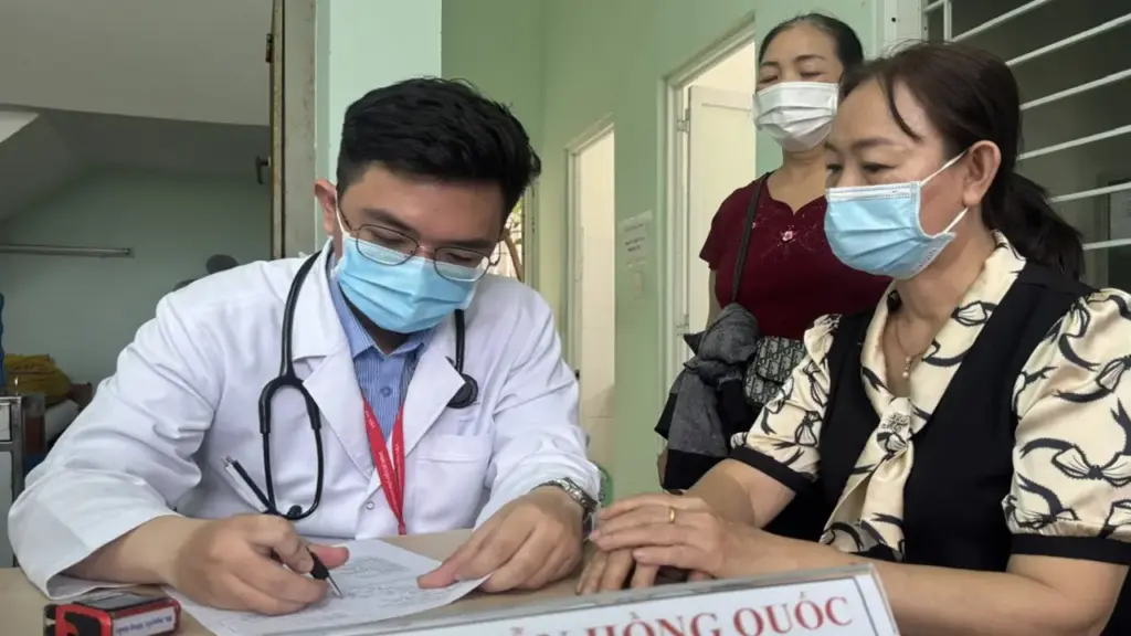 Người tạm trú tại TP.HCM có được khám sức khỏe định kỳ miễn phí?