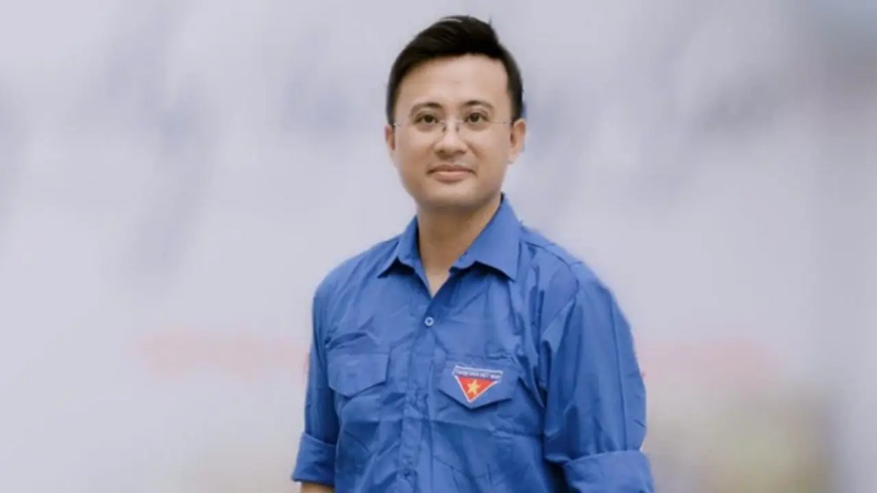 Người từng làm 'hàng rào sống' Tiếp sức mùa thi và 13 năm hát 1 bài