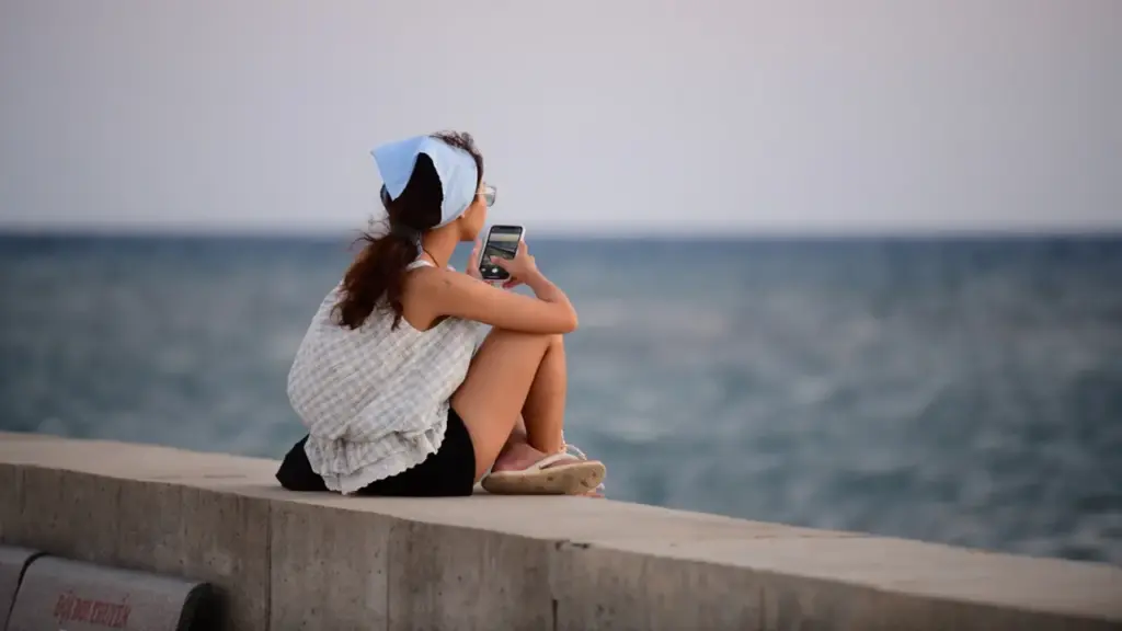 Nguy cơ trẻ bị xâm hại khi làm quen qua mạng