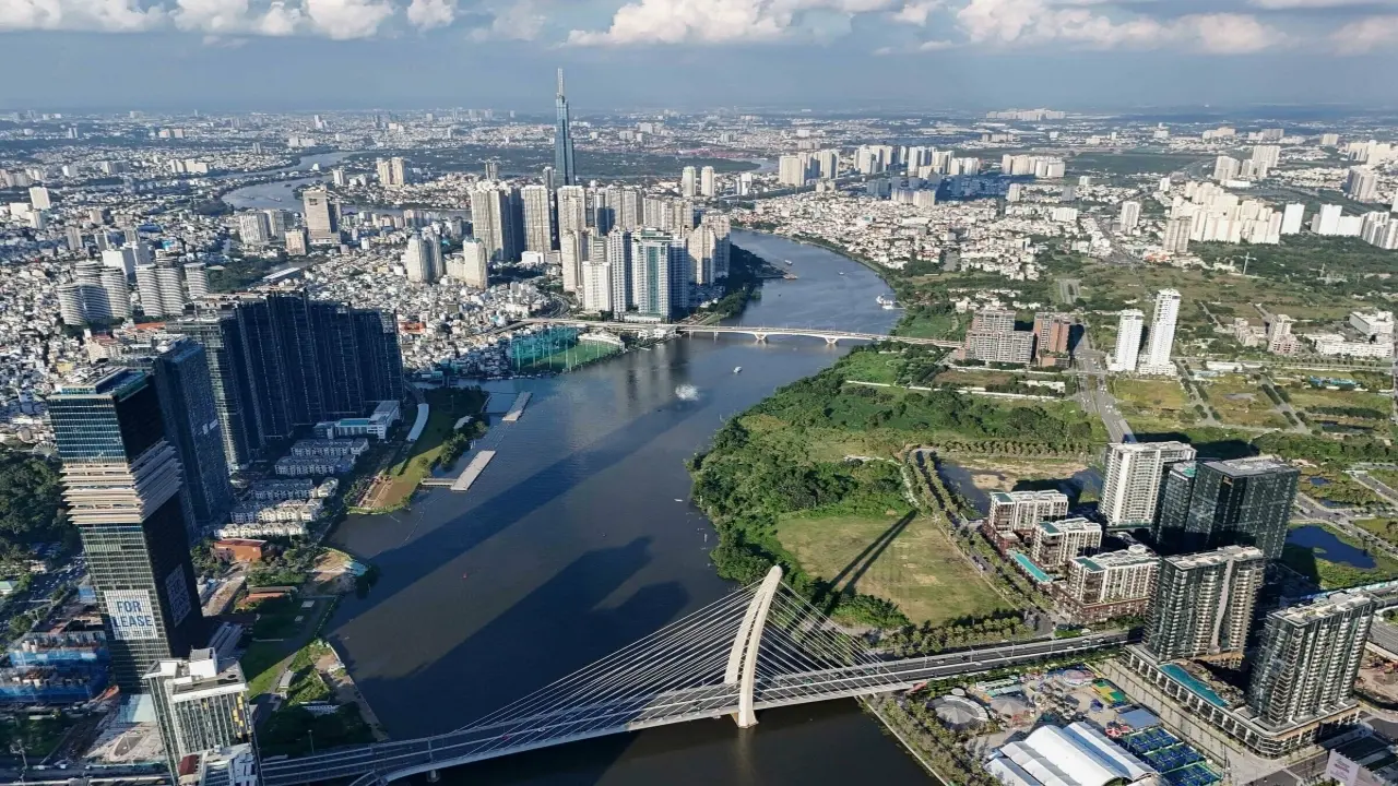 Nhà đầu tư 'chờ đợi, quan sát' trước khi rót tiền vào trung tâm tài chính