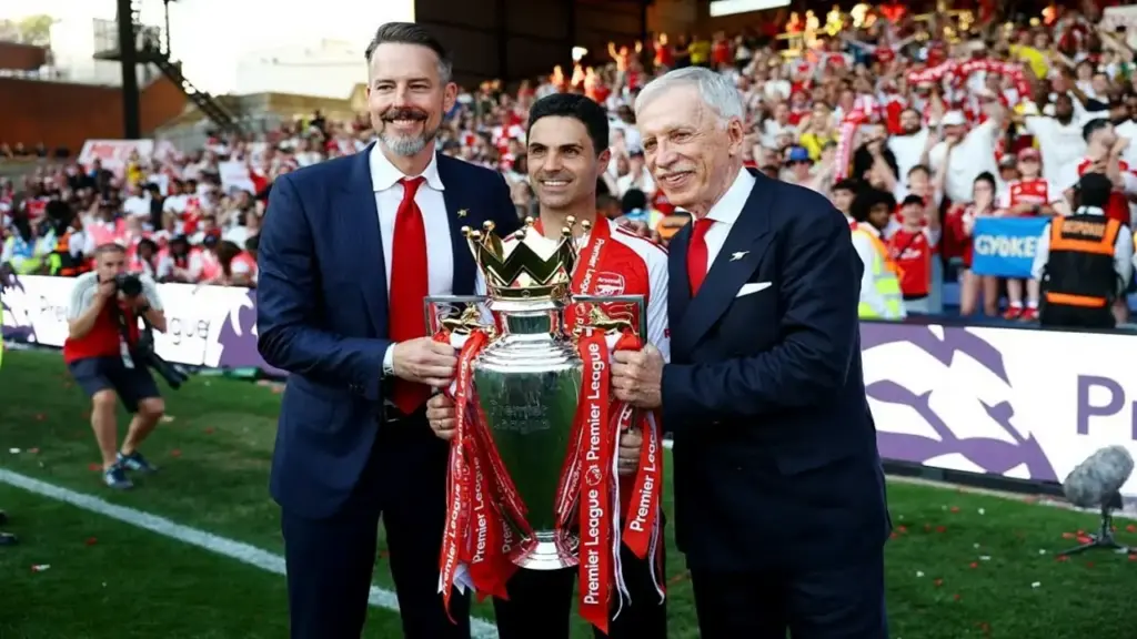 Nhà Kroenke hồi sinh Arsenal thế nào