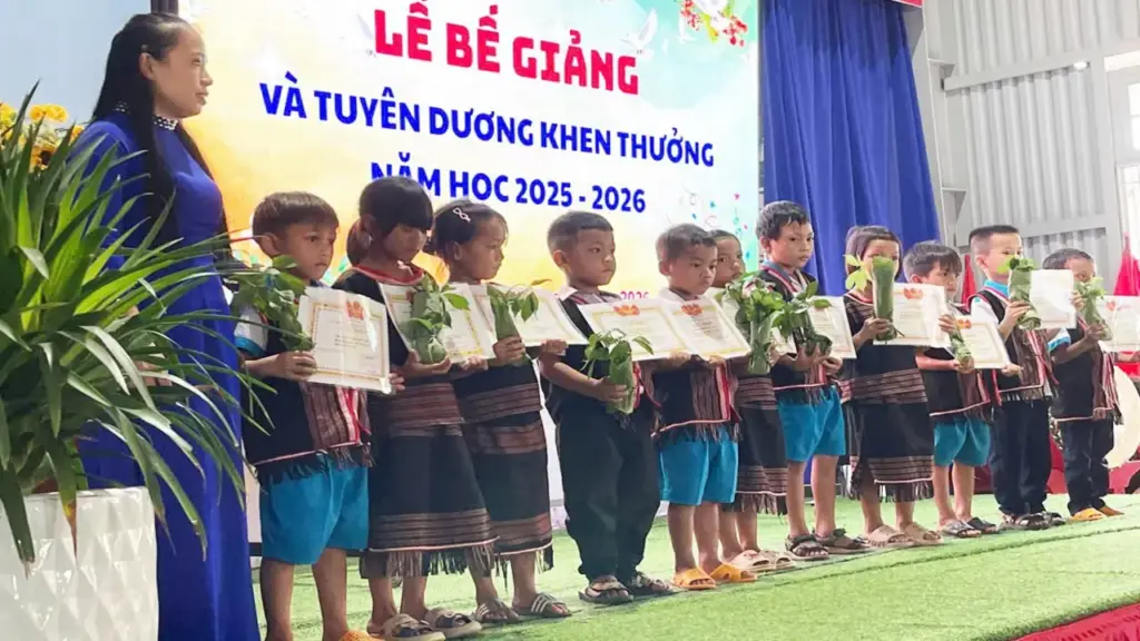 Nhà trường trao thưởng độc lạ: Tặng sâm Ngọc Linh giống cho học sinh giỏi, xuất sắc